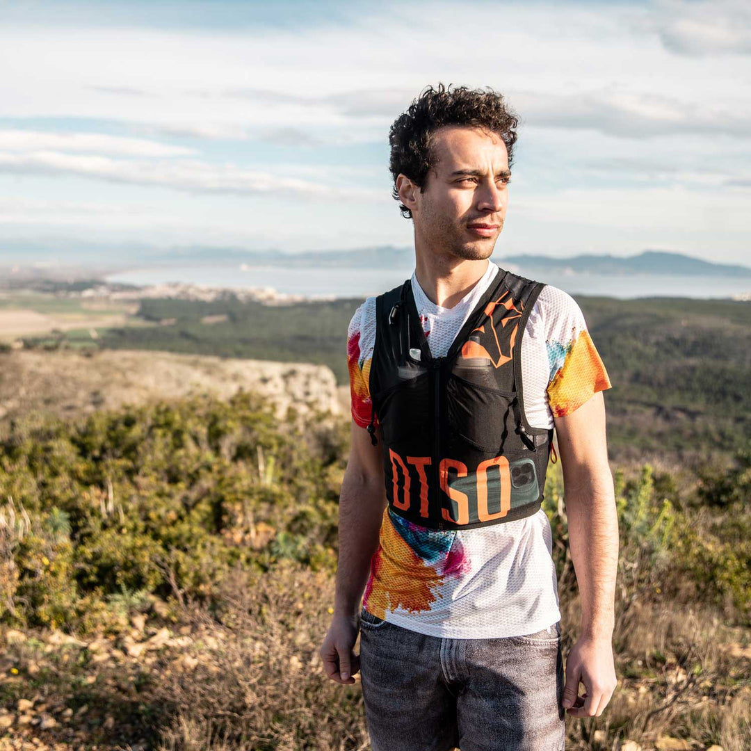 OTSO Trail Running Backpack Black & Orange (トレイルランニングバックパック ブラック×オレンジ )